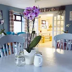 Hostel Lakeland House