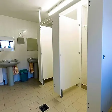 Lakeland House Hostel *